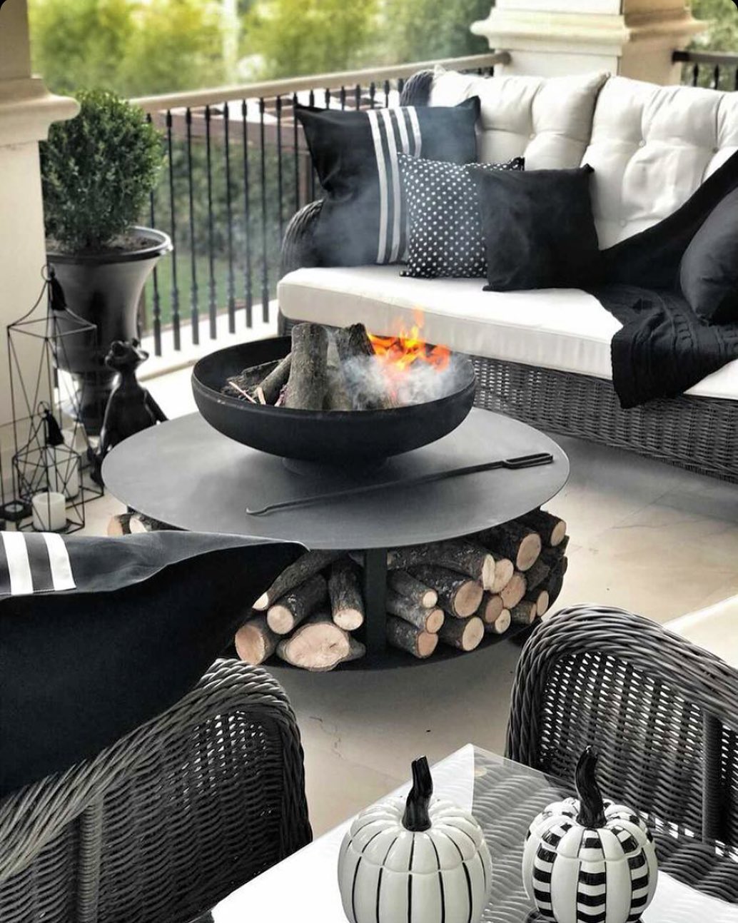 FUMOLIO Fuji ateş çukuru, kapaklı bahçe masası ve ızgara opsiyonlu